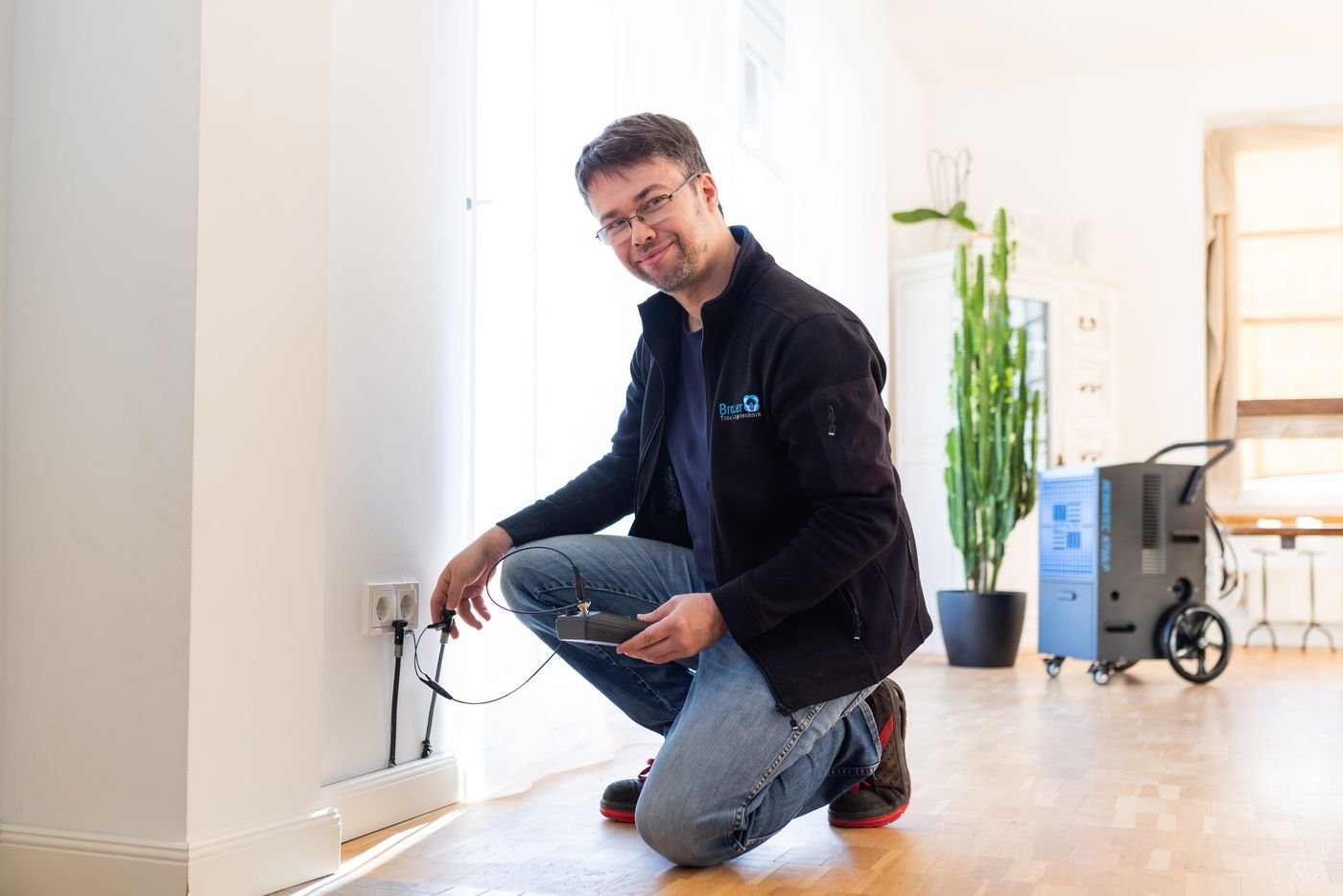 Sitzt die Ursache tiefer, hilft nur der Blick in die Fallleitung.